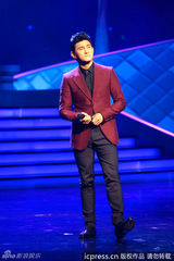 组图：第18届白玉兰奖现场 吴奇隆献唱《三寸天堂》