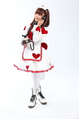 组图：许雅涵新歌挑战舞技 女仆装化身可爱洛丽塔