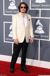 高清组图：格莱美红毯 约翰-梅尔亮相潮范儿足