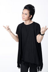 组图：欢子演绎黑白时尚大片 穿梭都市尽显英伦风