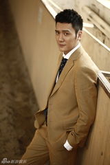 组图：冯绍峰连登三本杂志封面 为《画皮2》卖力宣传