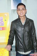 组图：张智霖拉票受欢迎 陈山聪豪门梦碎复出