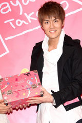 组图：吴克群为演唱会练腹肌 自认努力中不怕被定型