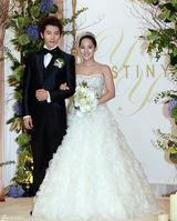 组图：柳真奇太映举行婚礼 众韩星捧场