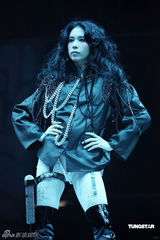 高清：莫文蔚圣诞沪上开唱 变身“海上花”