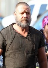 组图：罗素-克劳与艾玛-沃森现身《诺亚》片场