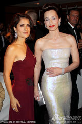 幻灯图集：戛纳开幕晚宴 萨尔玛-海耶克红裙秀香肩 