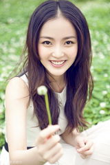 组图：吴思凡夏日写真模样清纯可爱