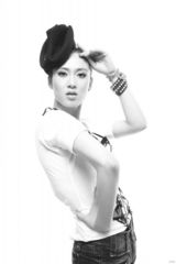 幻灯图：赵柯变身“默片名伶” 黑白绽放东方美 