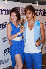 高清组图：周秀娜陈伟成情侣档现身打情骂俏