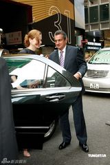 高清图集：妮可-基德曼现身香港 黑裙高贵大秀美胸