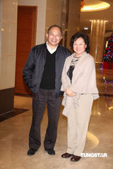 组图：梁咏琪黑超出席亚太影展 杨谨华低胸抢镜