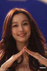 组图：范玮琪为公益歌曲拍摄MV 个唱邀吴佩慈站台