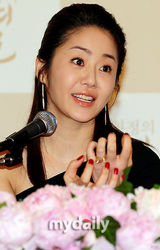 组图：高贤贞出席美容书籍出版新闻发布会