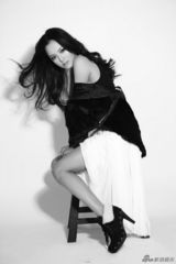 组图：辛芷蕾黑白写真透析另类性感