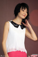 组图：张曼玉出任金马大使 粉裙明艳动人