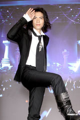 高清：萧敬腾推出“洛克先生”演唱会DVD