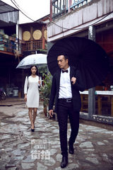 明星爱街拍：黄觉阚清子演绎黑白经典