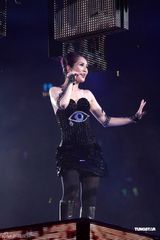 组图：杨千嬅个唱悲喜交加 老公与陈奕迅等好友捧场