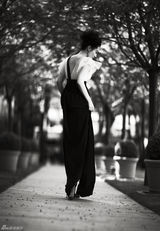 高清图：许晴性感沐浴左岸阳光 优雅演奏黑白乐章