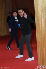 组图：邵逸夫追思会金色布置 不接受花篮花圈