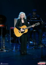 组图：民谣歌后携手苏格兰女声香港开唱