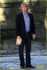 组图：《鸟为食亡》开拍 安妮斯顿拖鞋短裙清凉