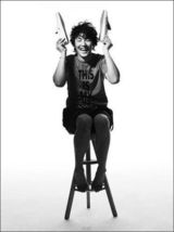 幻灯图：朴龙河生前帅气写真 阳光笑容温暖众人