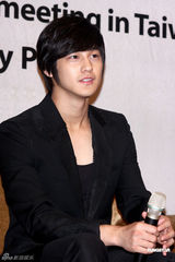 幻灯组图：韩版F4成员金范赴台湾举行粉丝见面会