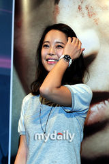 组图:Rain出席《野兽》VIP首映 白智英捧场男友新片