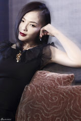 组图：刘涛杂志大片 魅惑红唇性感迷人