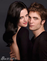 幻灯图集：《暮光》双星拍暧昧写真 恋情愈传愈真