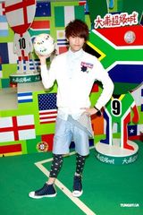 高清组图：棒棒堂王子小杰毛弟与歌迷观赏世界杯