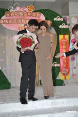 组图：谢婷婷安志杰甜蜜秀 对霆锋柏芝复合不表态