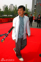 幻灯图集：《功夫梦》北京首映 成龙小史密斯秀醉拳