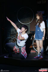 组图：SJ晟敏彩排音乐剧 500粉丝抢鲜看