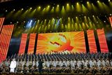 组图：双拥晚会 大合唱《没有共产党就没有新中国》
