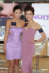 组图：陈茵媺周家蔚出席活动各自晒幸福