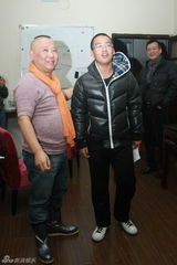 组图：增爱基金答谢相声晚会 汪小菲捧场郭德纲