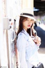 组图：龙女郎姚星彤纽约街拍时尚唯美显清纯