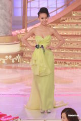 组图：2012港姐竞选现场 10位佳丽礼服亮相