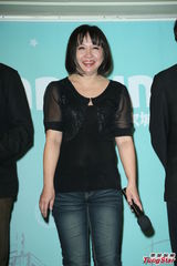 组图：李烈贴钱拍片直叫屈 出席影展没钱置装