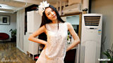 幻灯图：嫩模潘霜霜写真扮女神 被喻“小舒淇”