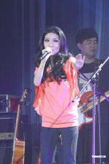 组图：曲婉婷香港音乐会 否认借版权事件炒作