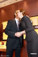 高清图集：妮可-基德曼现身香港 黑裙高贵大秀美胸