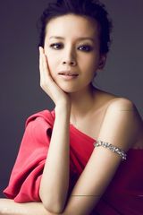 高清图：辣妈董洁最新写真 魅惑造型秀百变气质