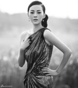 组图：刘梓娇拍冬季温暖大片 黄昏剪影复古美艳