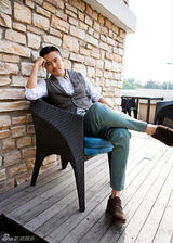 组图：于小伟街拍 熟男魅力演绎英伦回潮