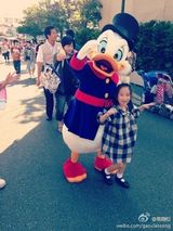 组图：高晓松全家游日本 80后爱妻晒美照