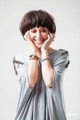 组图：卫诗新书《重生》写真曝光 坦露戒毒所生活